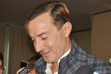 Fenomen la malul mării: lui Mazăre a început să i se înnegrească mustaţa. Cică întinereşte!